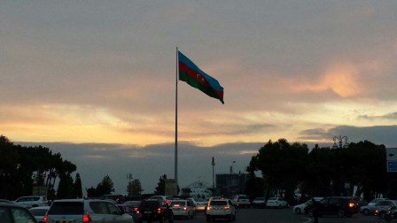 20141115 blog 06 flag at sunset, Baku